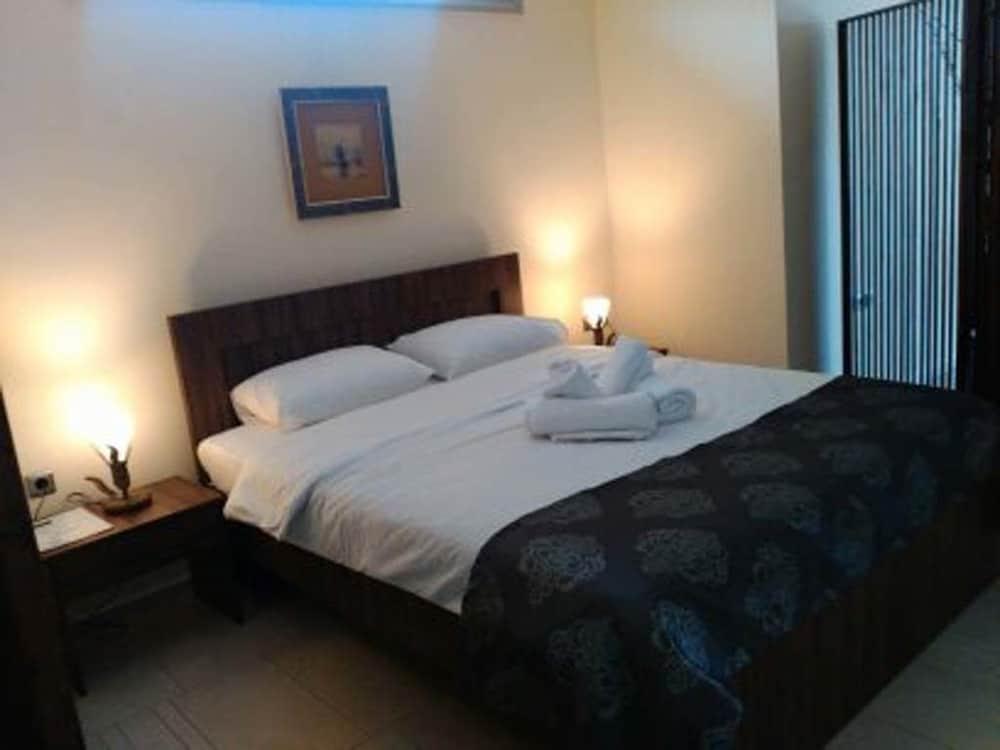 Our House Luxury Suites PalaiónTsiflíkion Екстериор снимка