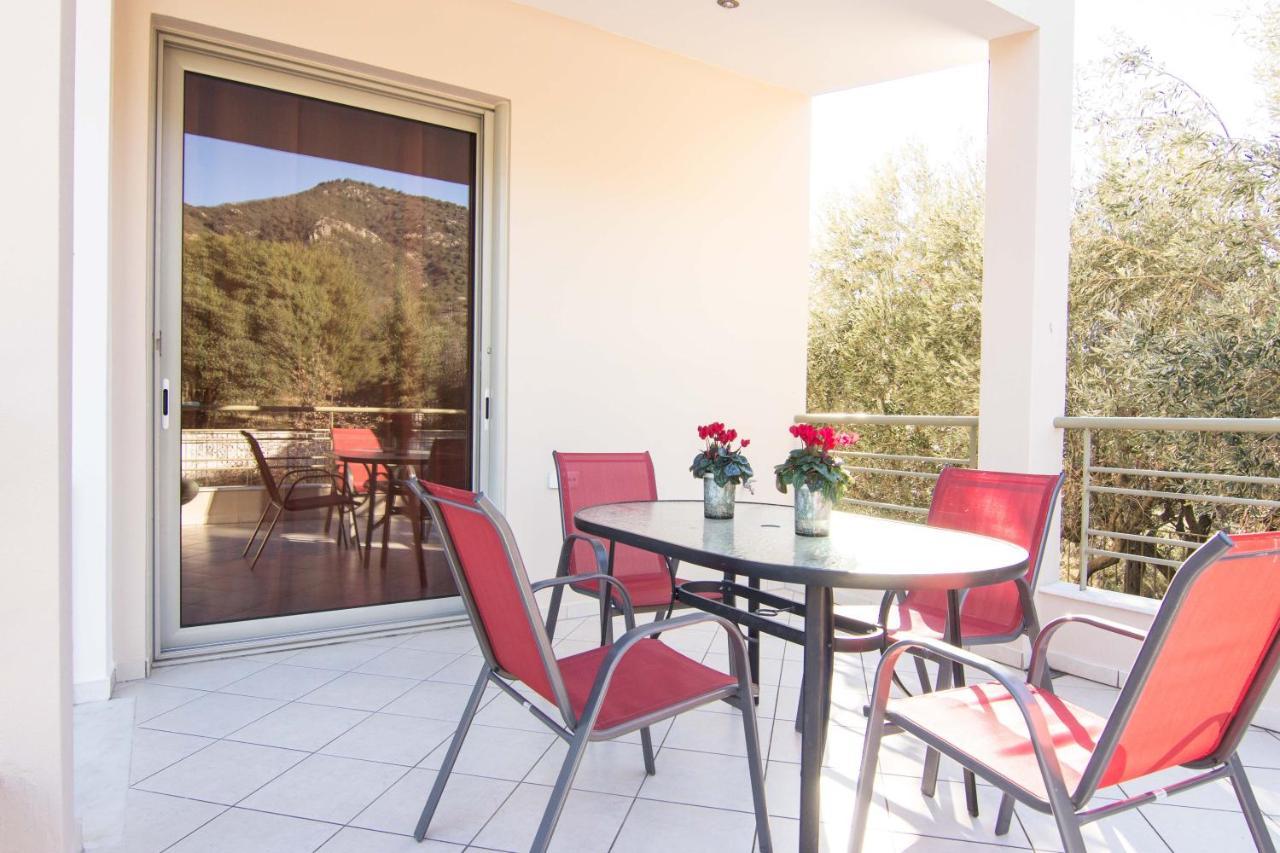 Our House Luxury Suites PalaiónTsiflíkion Екстериор снимка